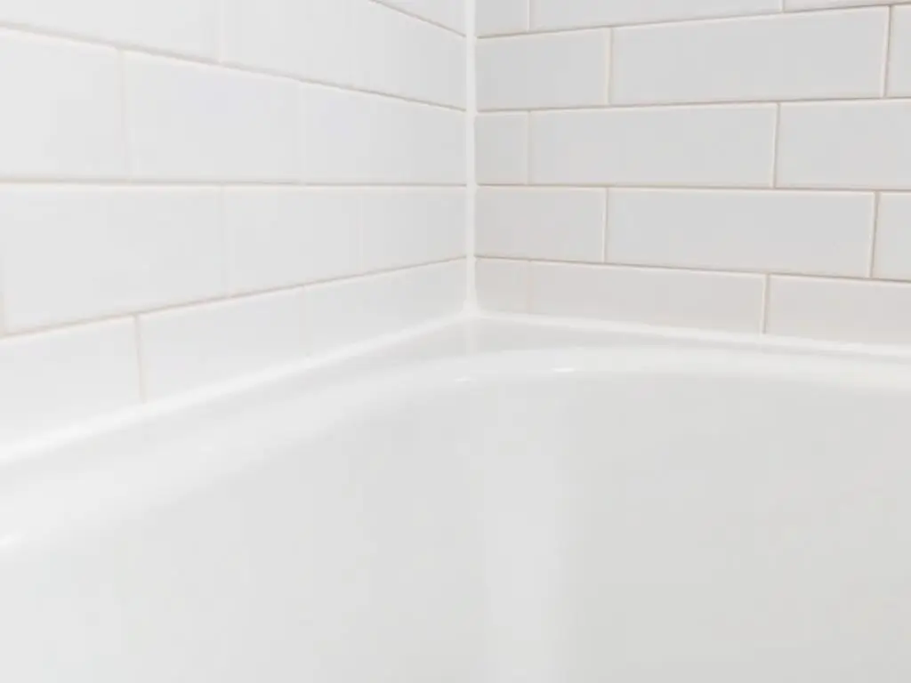 After: Mouldy bath silicone — removed and resealed completed by coreMaint